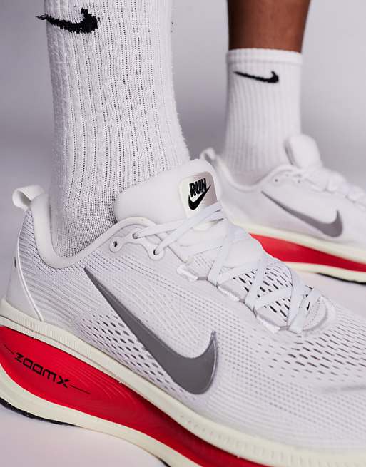 Nike Running Vomero 18 Trainers In White And Red