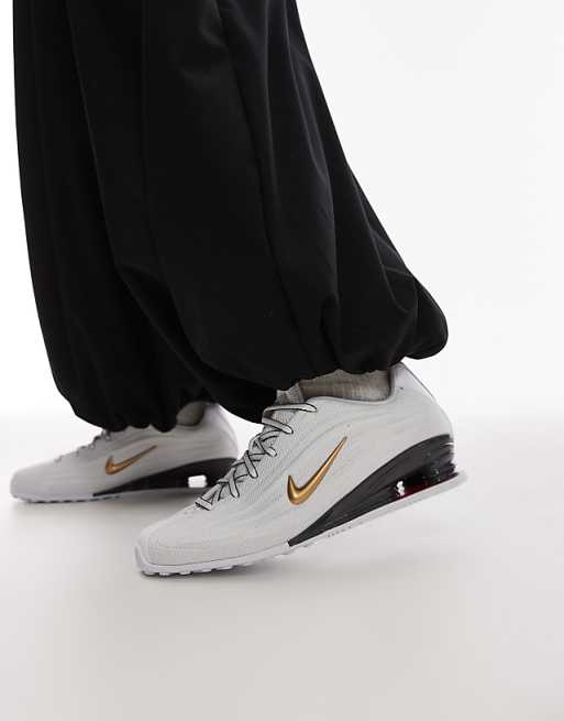Nike Shox Z Trainers In White And Gold