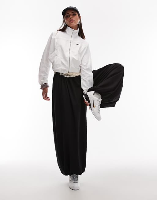 Nike Shox Z Trainers In White And Gold