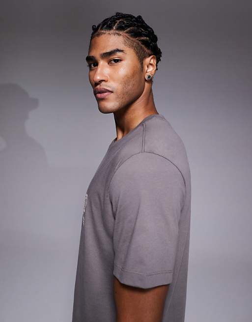 Nike Training Back Print Graphic T-shirt In Grey