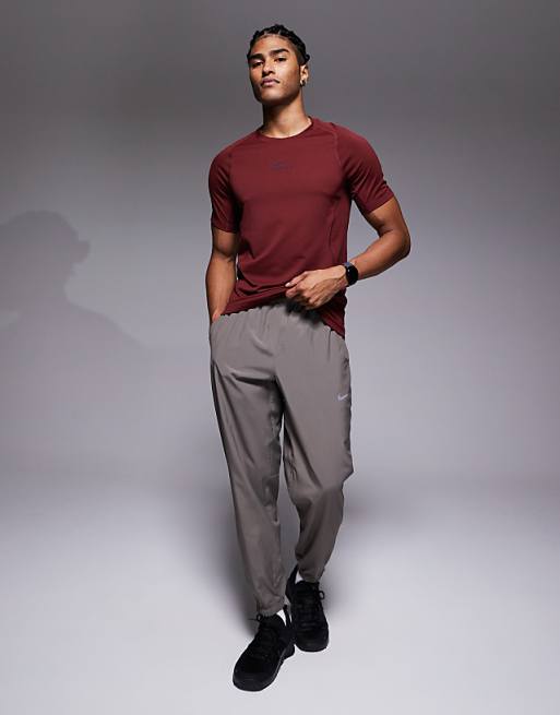 Nike Training Form Dri-FIT Joggers In Grey