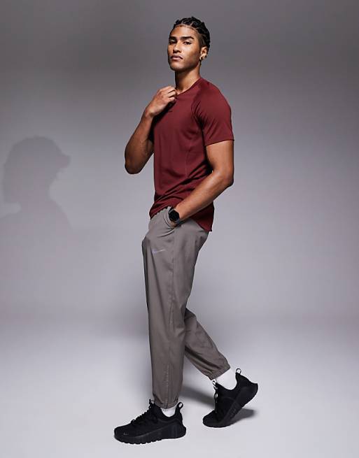 Nike Training Form Dri-FIT Joggers In Grey