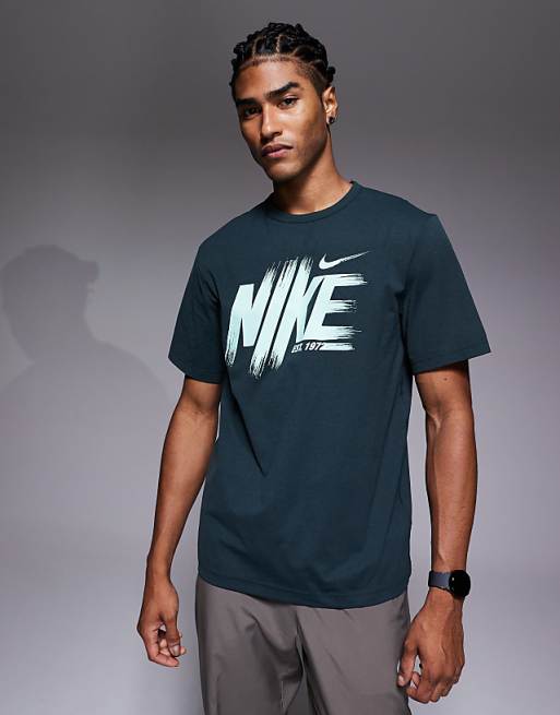 Nike Training Hyverse Dit-FIT t-shirt in green