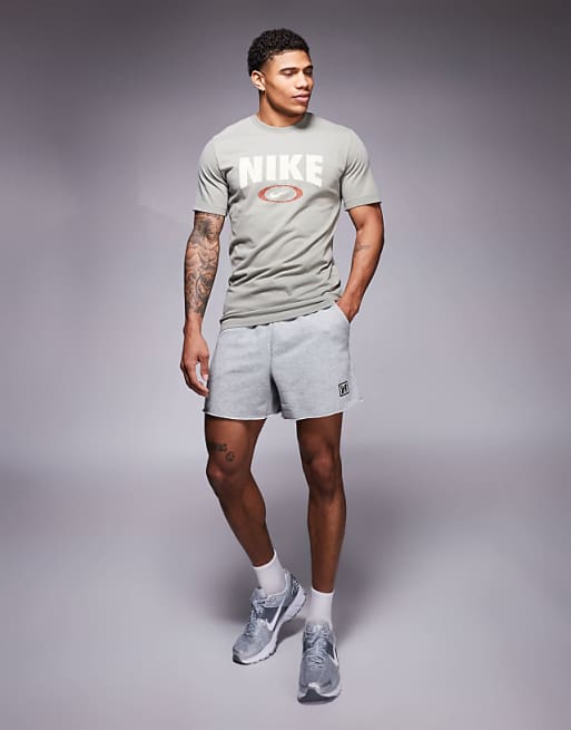 Nike Training Oval Swoosh Graphic T-shirt In Light Green