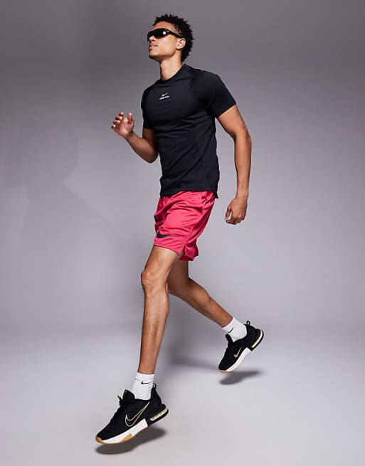 Nike Training Pro Dri-FIT Muscle Fit T-shirt In Black