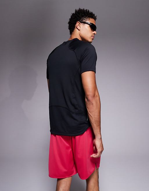 Nike Training Pro Dri-FIT Muscle Fit T-shirt In Black