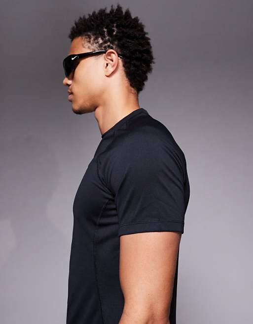 Nike Training Pro Dri-FIT Muscle Fit T-shirt In Black