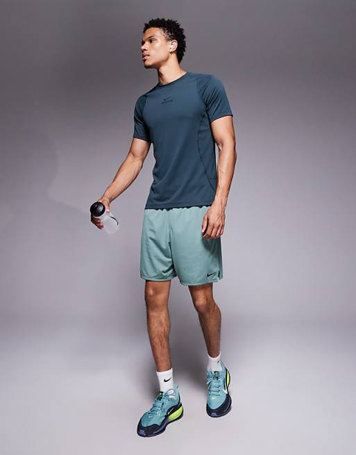 Nike Training Pro Dri-FIT Muscle Fit T-shirt In Green