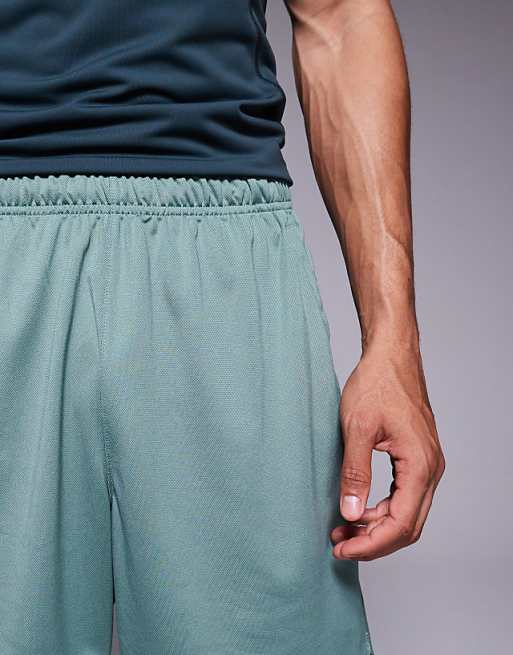 Nike Training Totality Dri-FIT 7 Inch Shorts In Green
