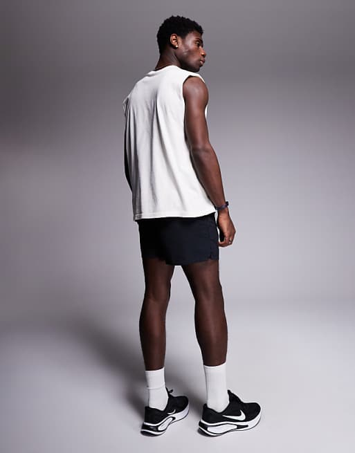 Nike Training Unlimited Dri-FIT Seersucker 5 Inch Shorts In Black