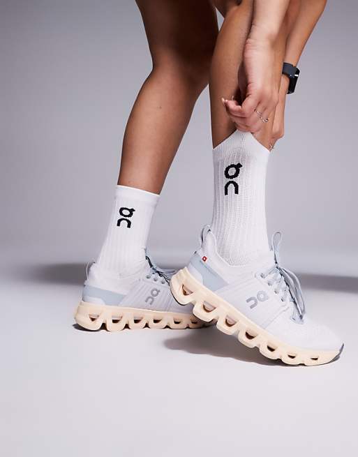ON Cloudswift 4 running trainers in frost and blonde