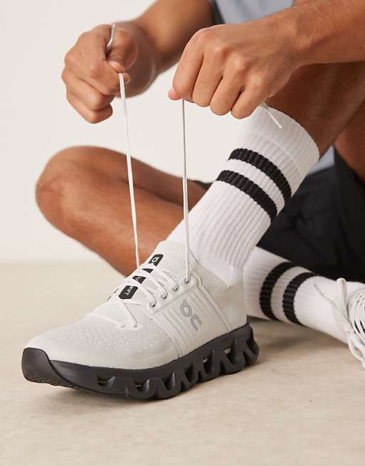 ON Cloudswift 4 Running Trainers In Grey And Black