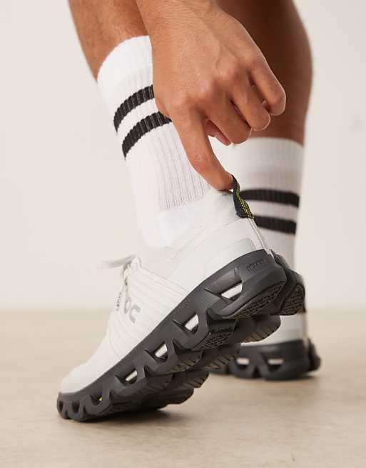 ON Cloudswift 4 Running Trainers In Grey And Black