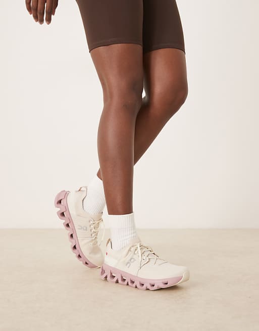 ON Cloudswift 4 Running Trainers In Purple