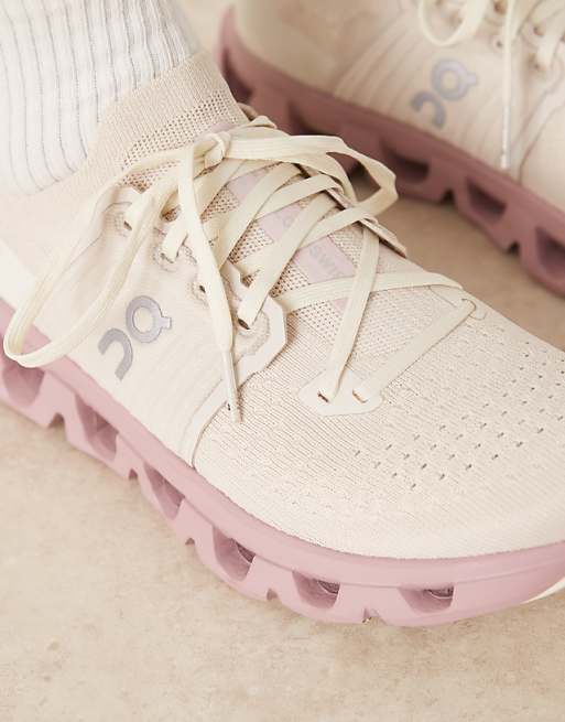 ON Cloudswift 4 Running Trainers In Purple