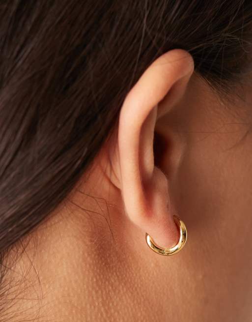 Orelia Round Wave Huggie Hoop Earrings In 18k Gold Plated