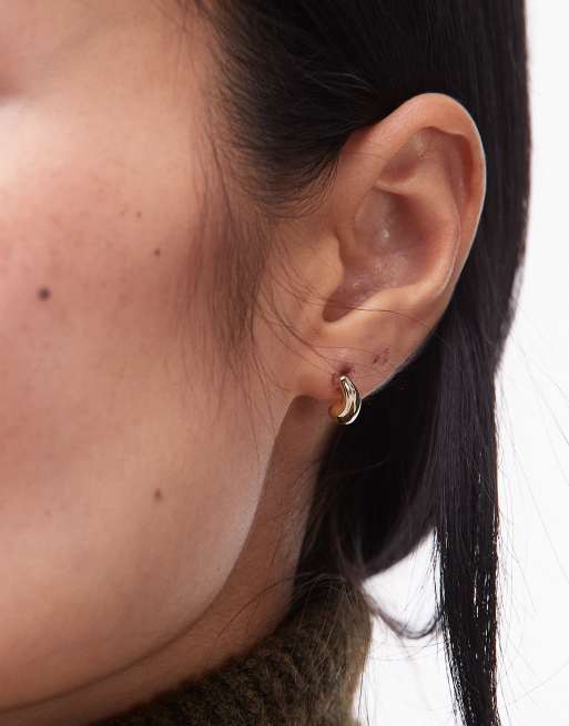 & Other Stories Asymmetric Small Huggie Earrings Set In Gold