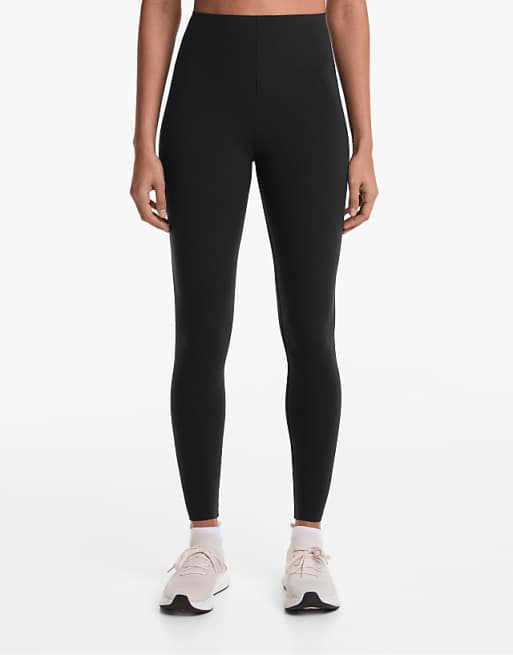 OYSHO Compressive raise up ankle-length leggings in black
