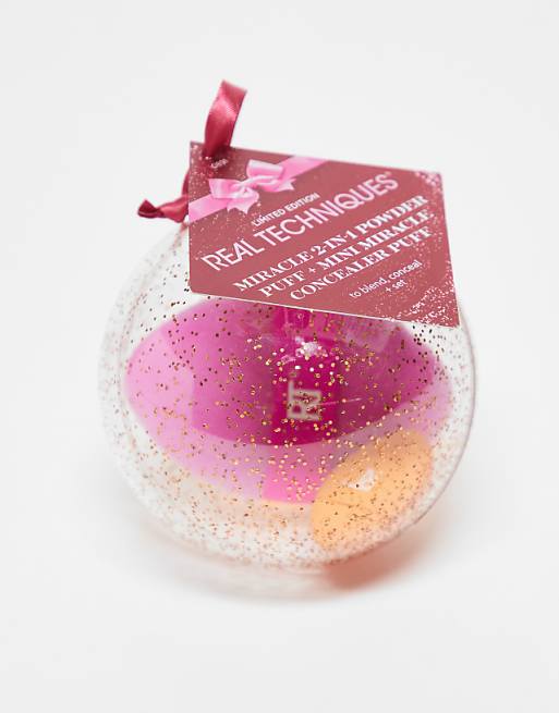 Real Techniques Miracle 2-In-1 Powder Puff + Mini Miracle Concealer Puff 2 Piece Holiday Gift Set