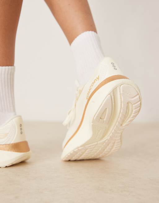 Saucony Ride 18 Neutral Cushioning Trainers In Vanilla