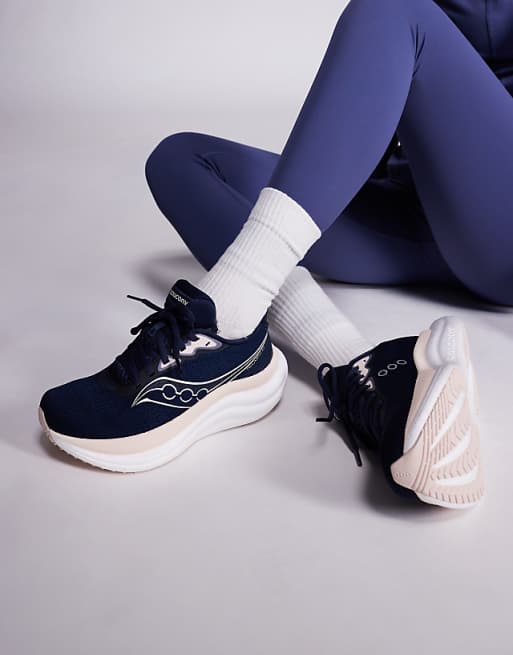 Saucony Triumph 23 running trainers in navy and cameo