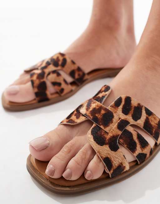 SEQWL Stork Flat Sandals In Leopard