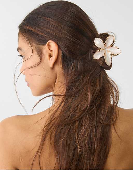 Stradivarius Pack of 3 floral hair clips in ecru