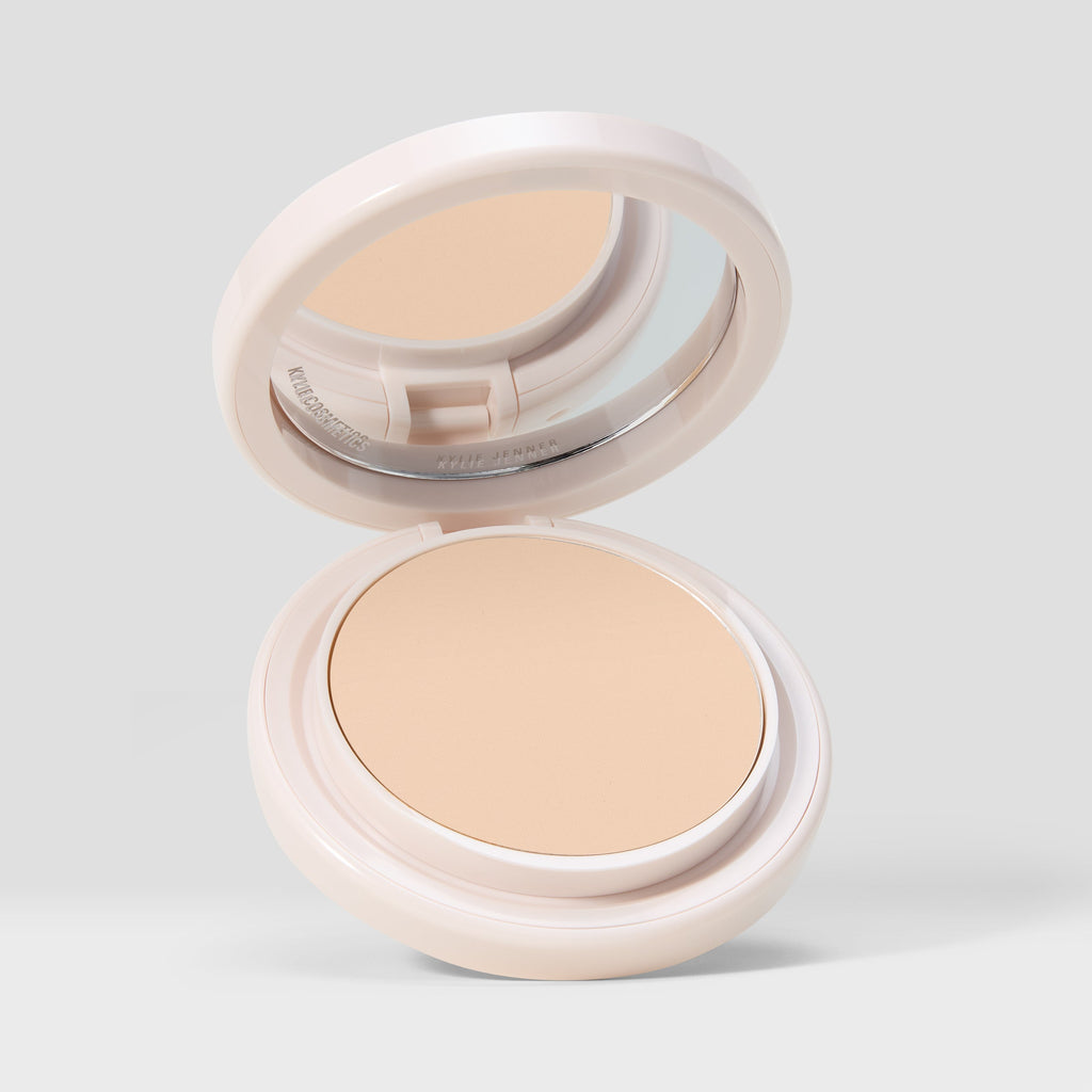 Kylie Cosmetics Natural Blur Powder Foundation