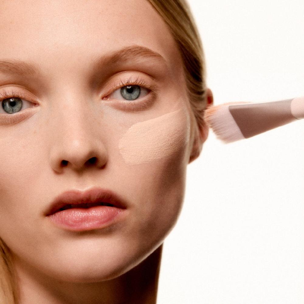 Kylie Cosmetics Skin Tint Brush 03