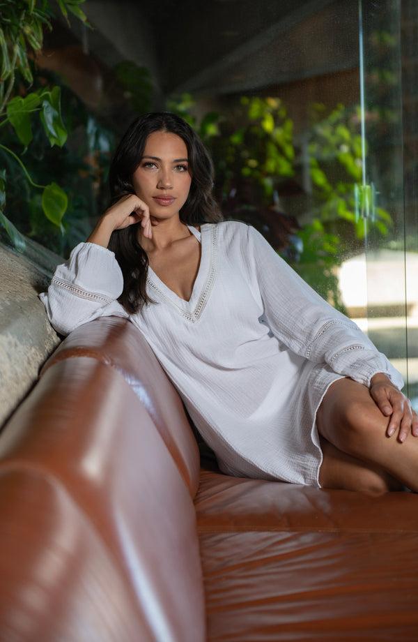 la blanca Seaside Covers V-Neck Tunic