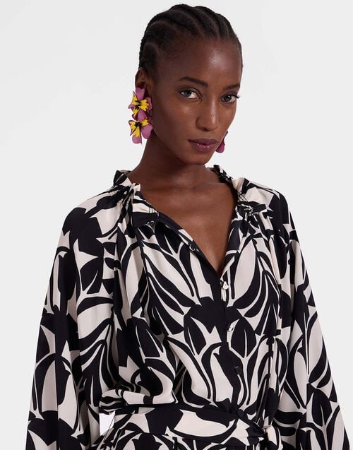 la doublej Flora Earrings Solid Pink in Macro Pansy