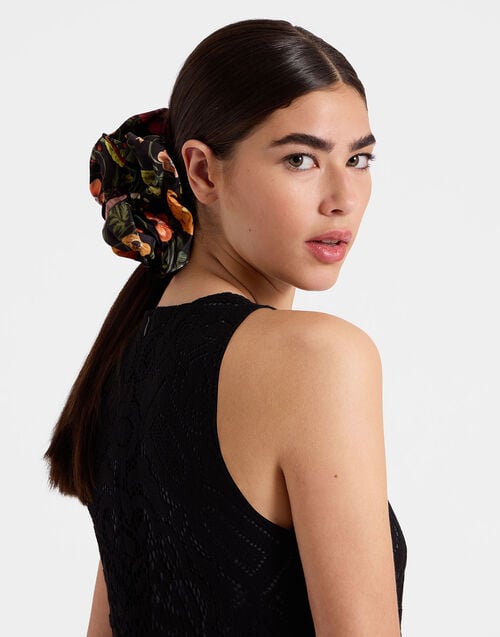 La Doublej Giga Scrunchie Botticelli Black In Light Faille