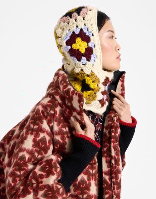 la doublej Lacey Snood Flower Tile Ivory in Wool Crochet