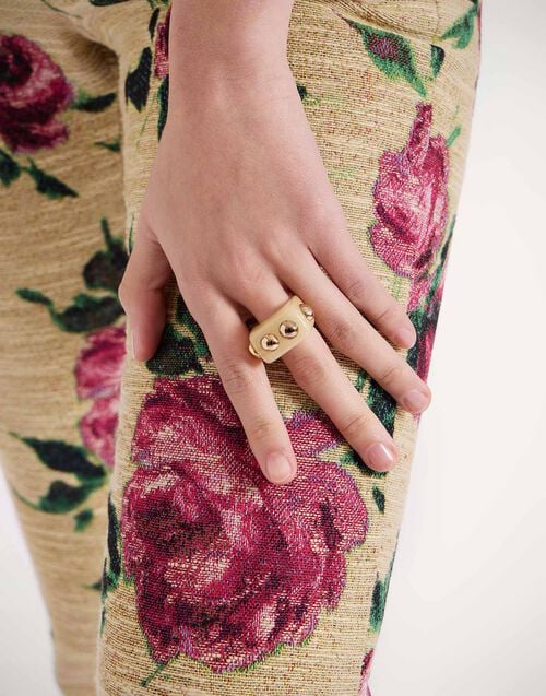 la doublej Nefertiti Ring Solid Cream in Acrylic Resin