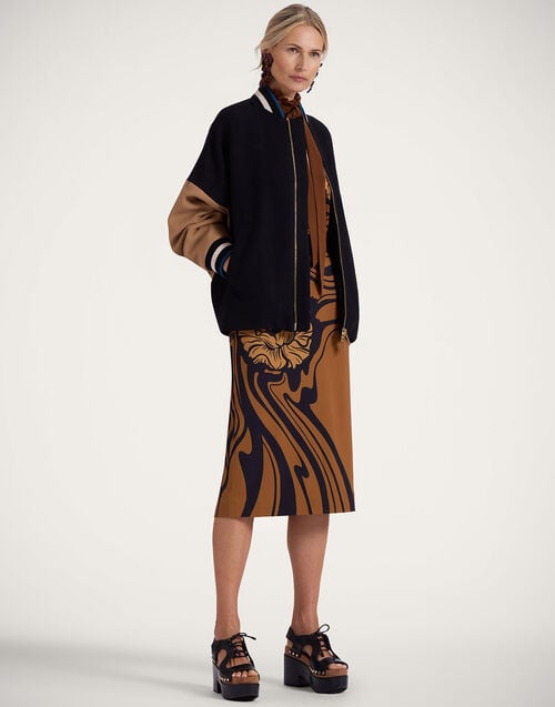 la doublej Pencil Skirt Big Blooms Placée Brown in Envers Satin