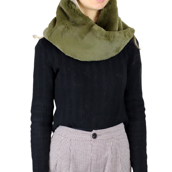 la fiorentina Faux Fur Infinity Scarf - Olive