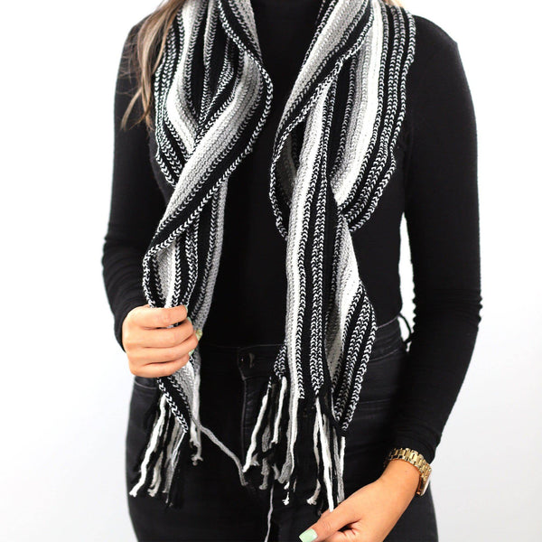 la fiorentina Fringe Muffler- Black
