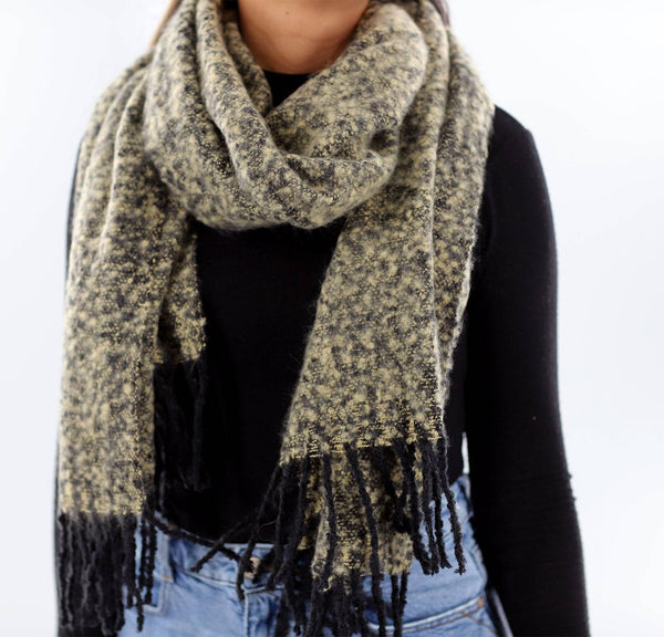 la fiorentina Muffler Scarf Plush with Fringe - Black/Ivory
