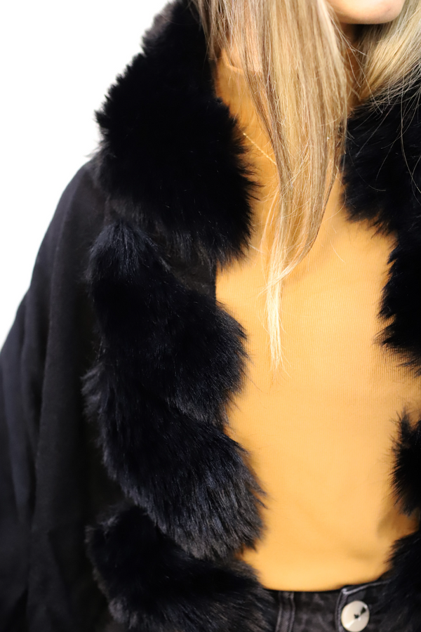 La Fiorentina Stylish Faux Trim Wrap - Black Ivory & Grey