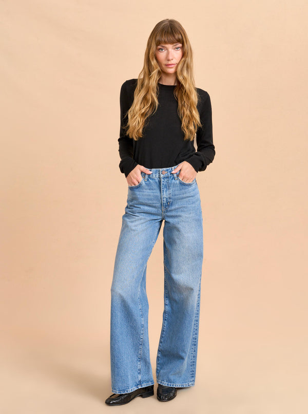 la ligne Isadora High-Rise Wide-Leg Jean