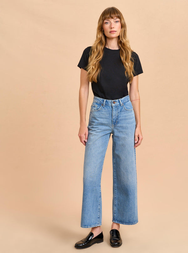 la ligne Izzie High-Rise Cropped Wide-Leg Jean