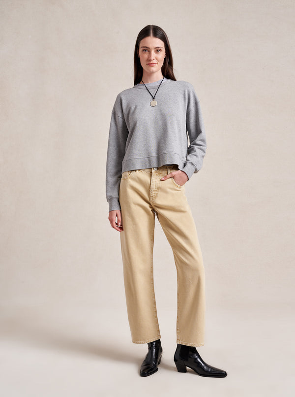 la ligne Marilyn Mid-Rise Barrel Jean