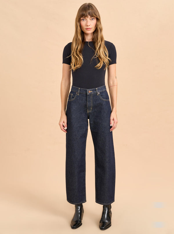 la ligne Marilyn Mid-Rise Barrel Jean