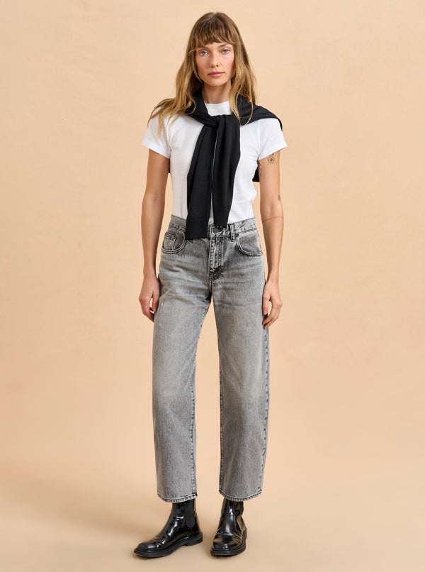 la ligne Marilyn Mid-Rise Barrel Jean