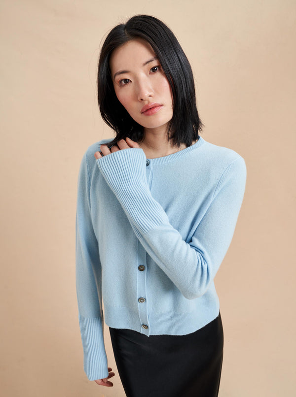 la ligne Solid Lean Lines Cardigan