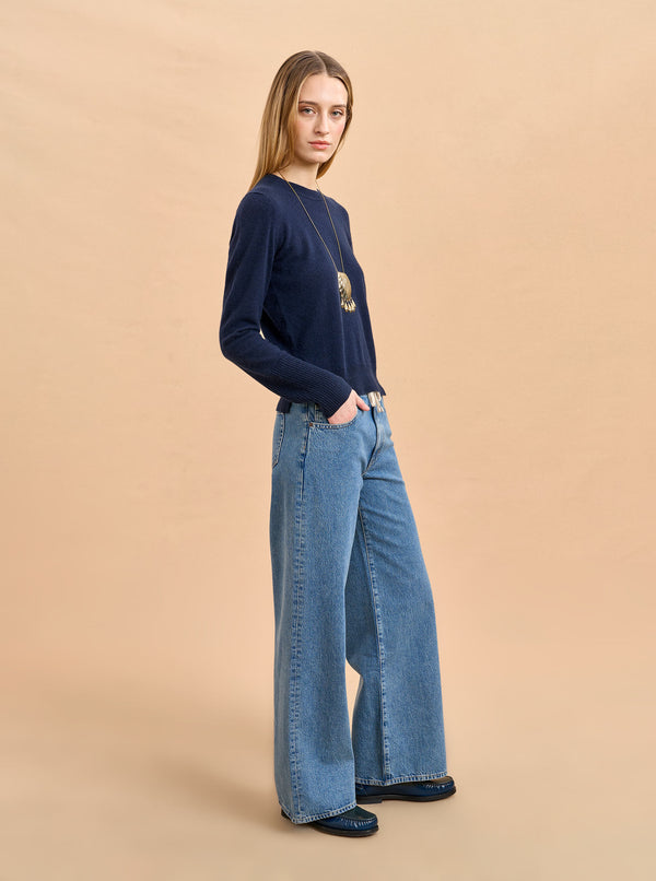 la ligne Solid Lean Lines Sweater