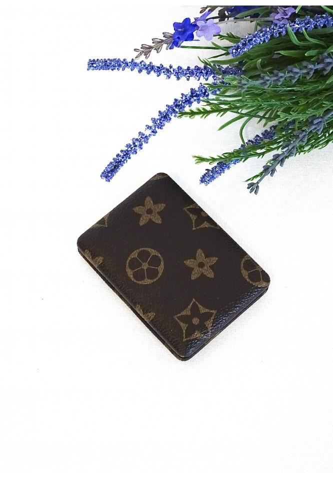 la muse Brown compact mirror