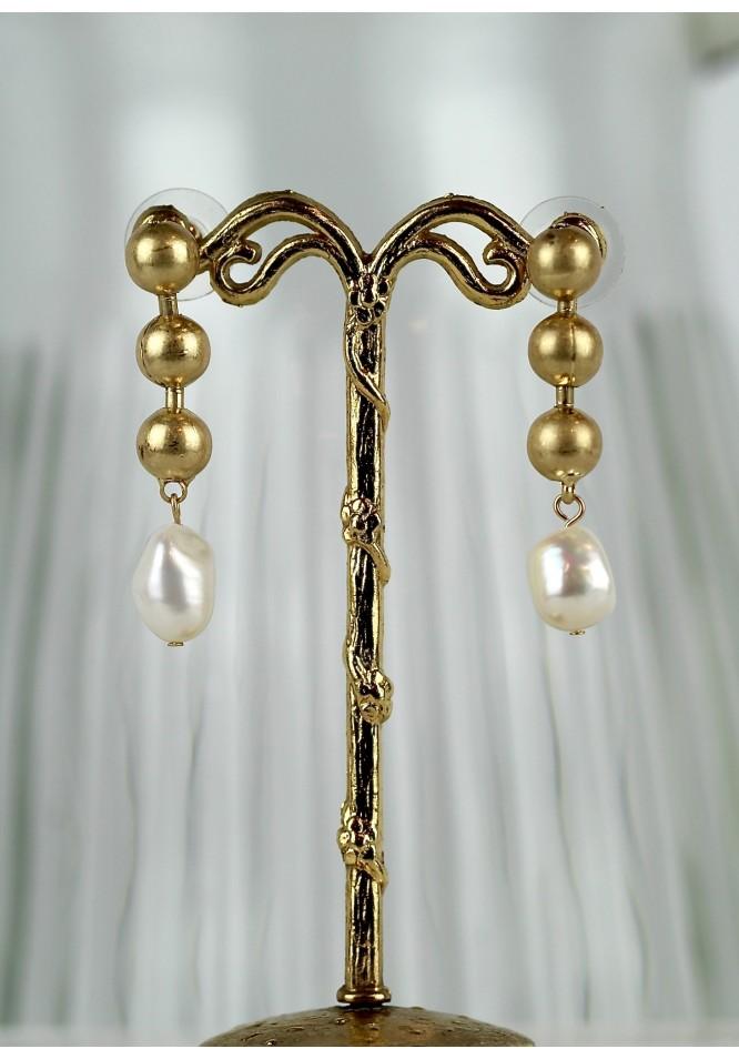 la muse Contemporary freshwater pearl earrings