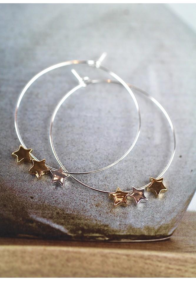 la muse Dainty star hoop earrings