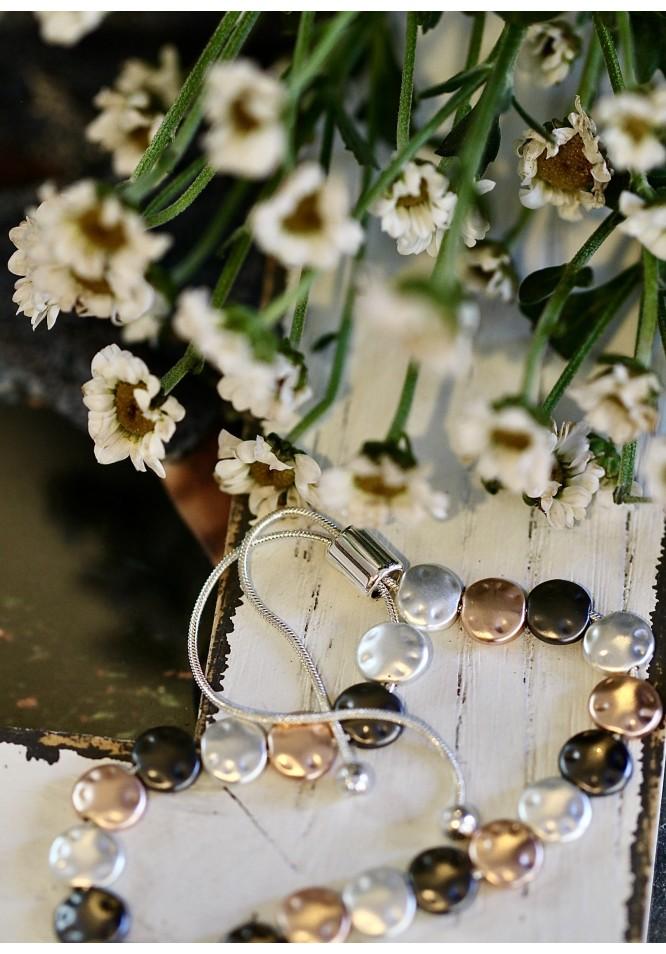 La Muse Flat Circle Friendship Style Bracelet